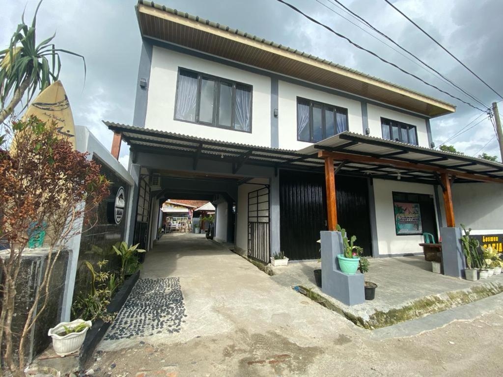 Krui Saejadi Surf And Stay Exterior photo